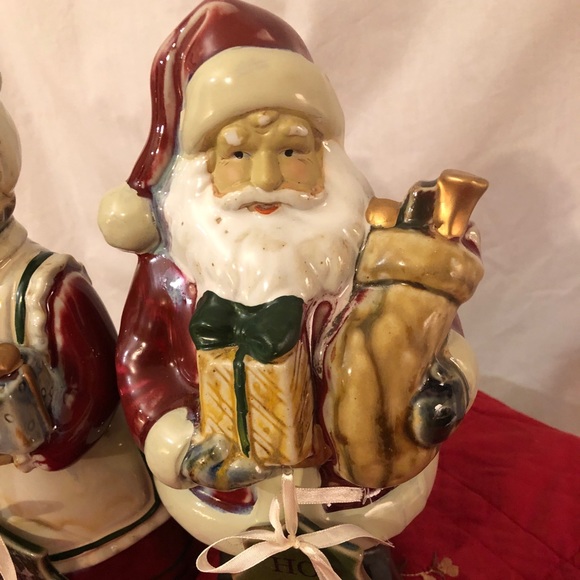 Kirkland’s Retired Mr & Mrs Claus - Picture 4 of 13